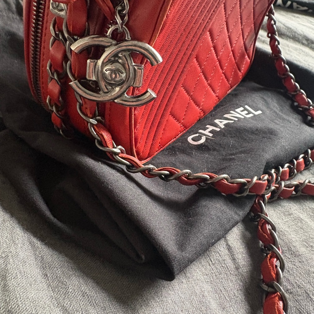 Chanel crossbody camera bag, red. - Picture 3 of 6